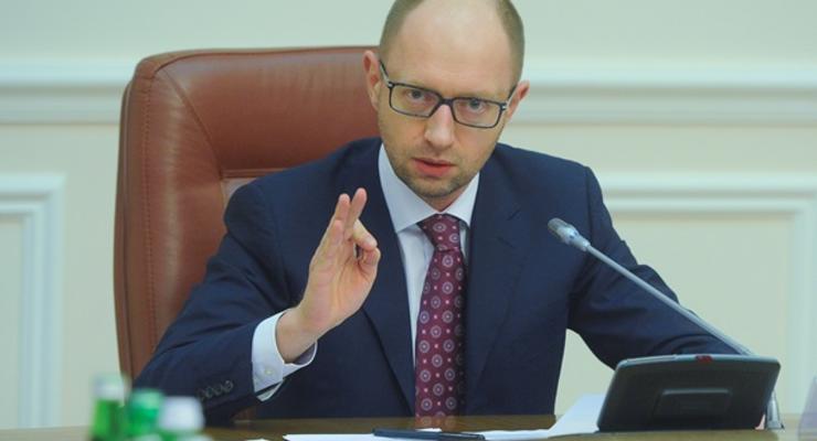 Кабмин не будет облагать налогом доходы с депозитов – Яценюк