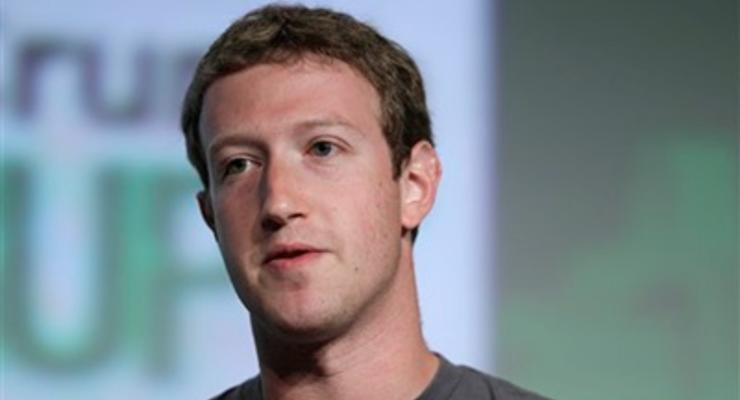 За год основатель Facebook заработал один доллар