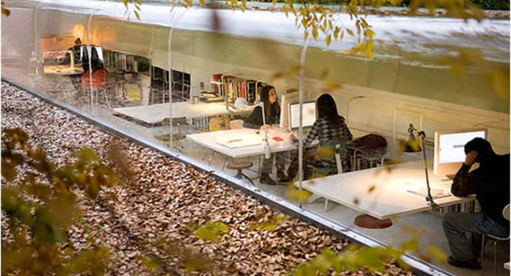 Офис в лесу: испанские архитекторы работают на природе