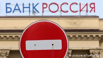 Visa и MasterCard заблокировали карты банка Россия и ряда других