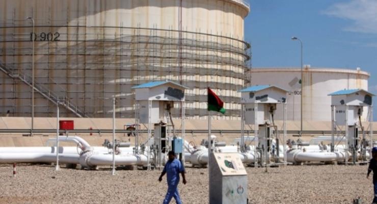 В Ливии два нефтяных порта возобновляют работу после почти года блокады