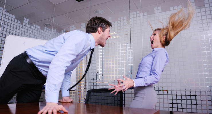 Более 90% работников раздражаются на своих коллег