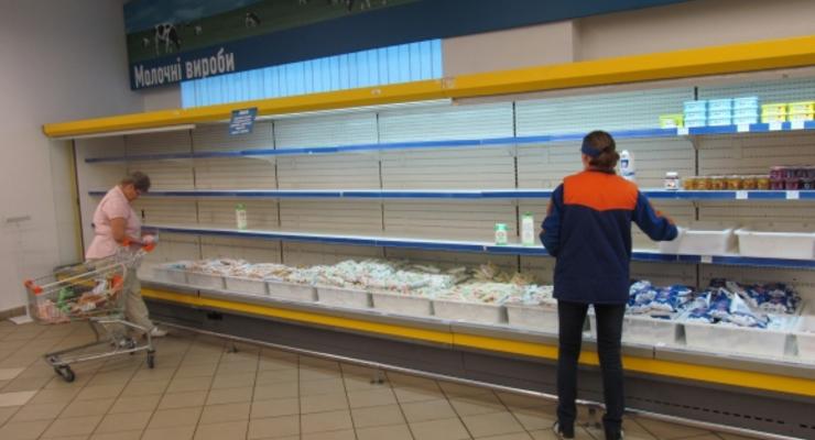 Вредные, но не для всех? Россия разрешила ввозить в Крым украинские продукты