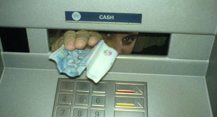 Украинцам запретили снимать более 150 000 гривен в день со счета