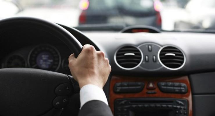 День автомобилиста: спрос на профессиональных водителей вырос на треть