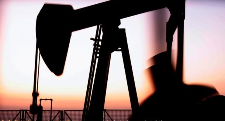 Нефть в мире продолжает дешеветь