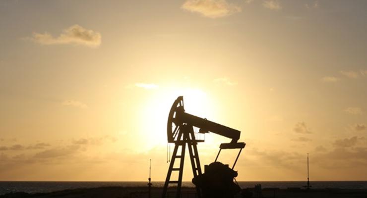 Цена на нефть упала ниже 98 долларов за баррель