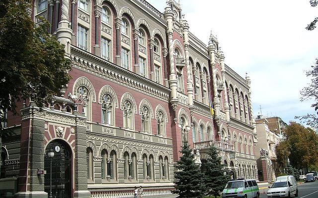 Нацбанк запретил покупать валюты больше, чем на 3000 грн в день