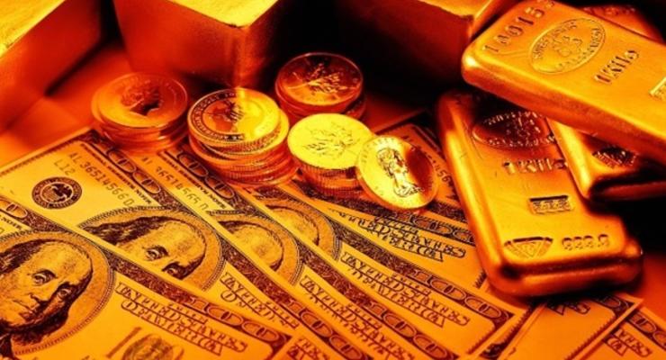 Цены на золото рухнули до годичного минимума
