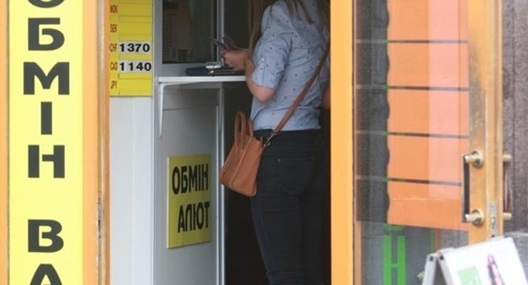 Киевские банки не получают валюту, долларов в отделениях нет