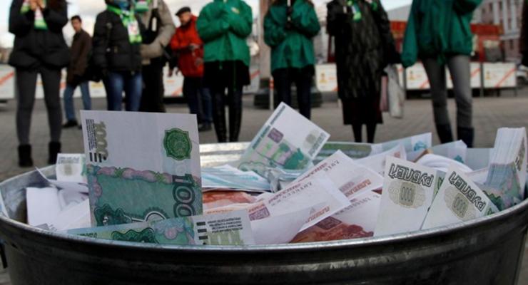 Российский рубль установил два новых антирекорда