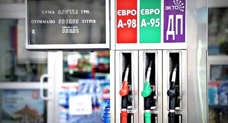 В Киеве дешевеет бензин