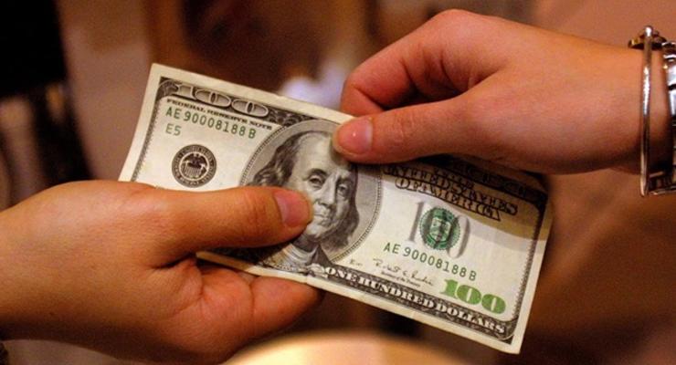 Межбанк закрылся долларом по 14 гривен