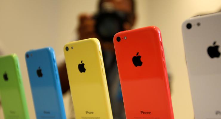 Apple остановит производство iPhone 5C в 2015 году - СМИ