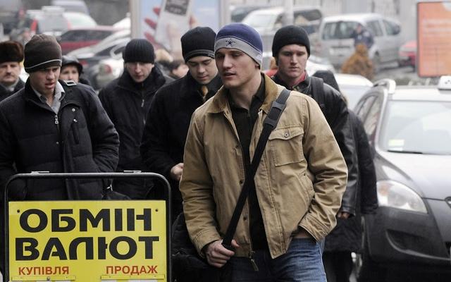 Курс доллара перевалил за 16 гривен на межбанке