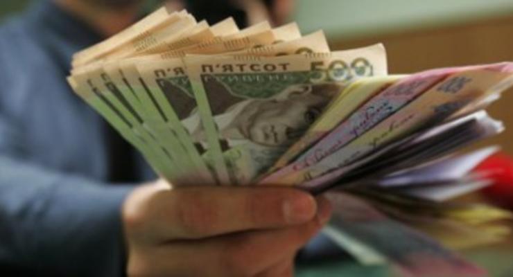 НБУ запретил менять банкноты с пятнами