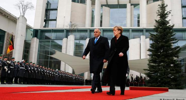 Меркель выступает за возобновление переговоров по Южному потоку