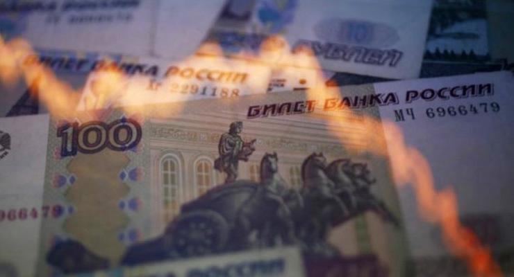 Рубль ставит новые рекорды: доллар - 66, евро - 83