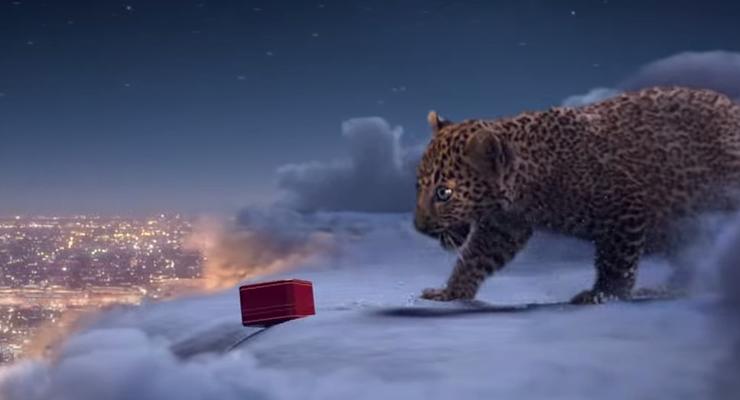 Леопарды в роли Санты: лучшая новогодняя реклама мировых брендов