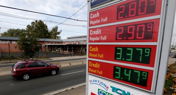 Цены на бензин в США упали до минимума с 2009 года