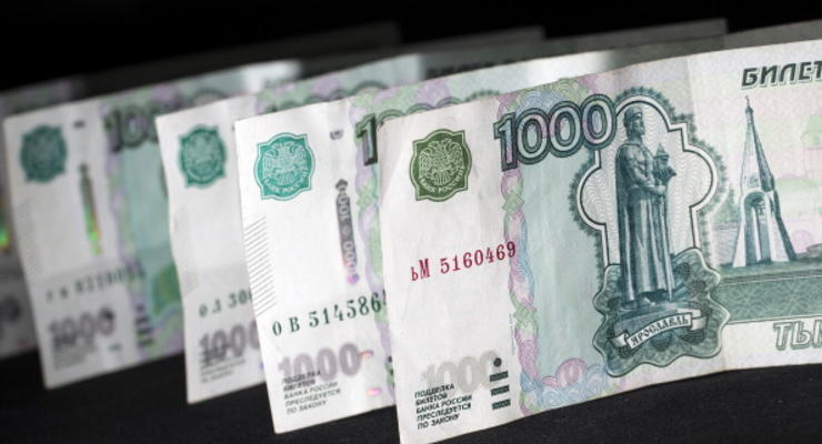 Рубль растет на открытии торгов в Москве