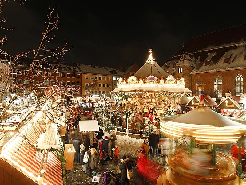 Новый год как бизнес: на чем зарабатывают города на праздники / bayern.by