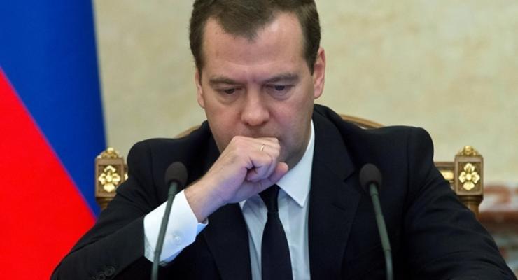 Медведев поручил Газпрому следить за отбором газа в Украине