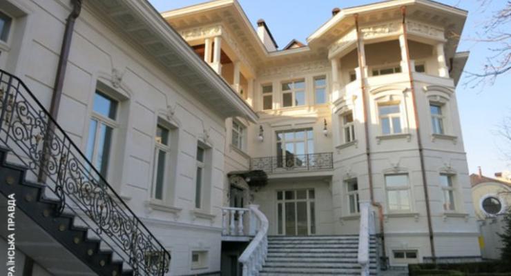 Экс-министр Ставицкий переоформил дом с тещи на кипрский оффшор - журналист
