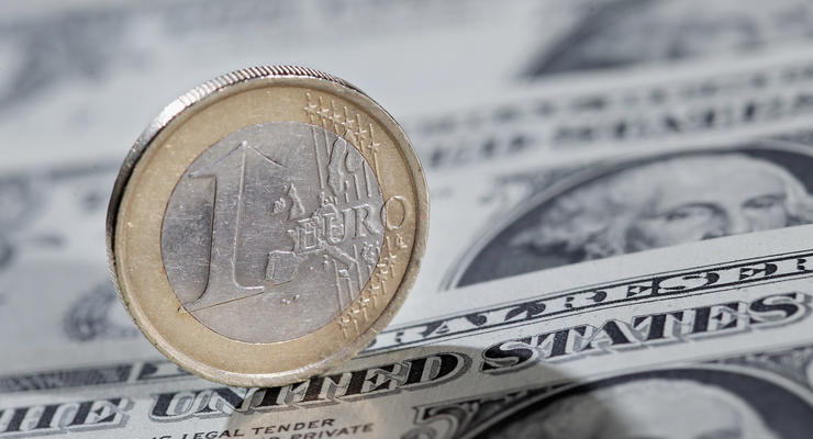 Эксперты прогнозируют девальвацию евро на мировом валютном рынке