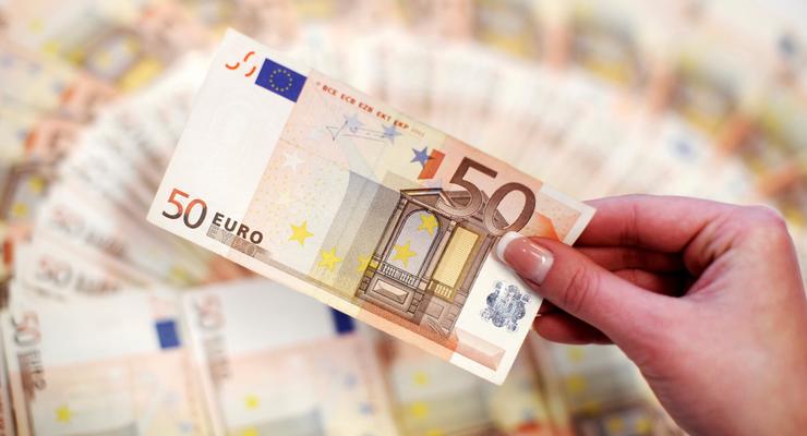 Евро обновил минимум более чем за девять лет