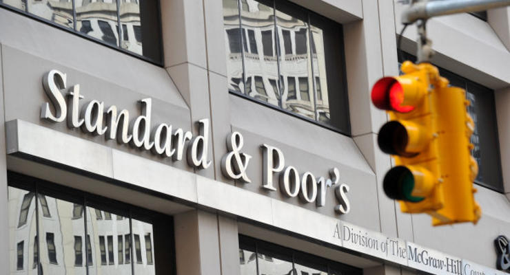 Standard&Poor's присвоило России "мусорный" рейтинг