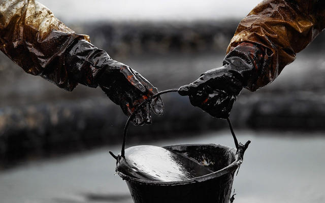 Нефть не может подняться выше 48 долларов