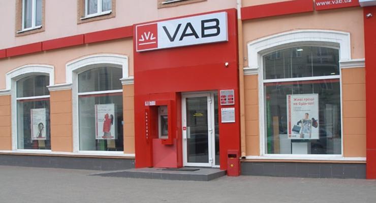 В Киеве вкладчики VAB Банка подрались с милицей