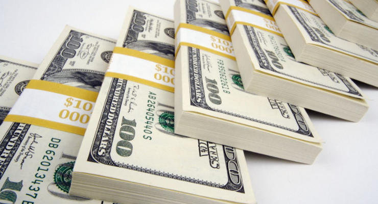 Курс доллара на межбанке вырос до 33 гривен