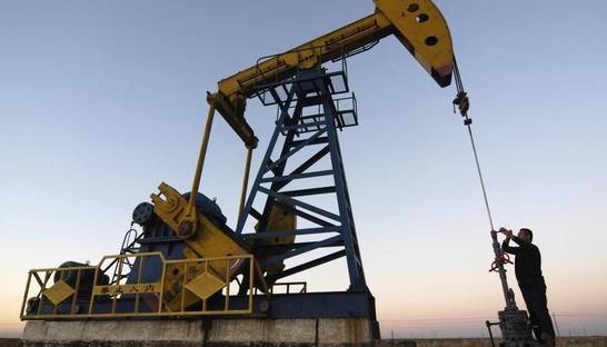 Цены на нефть немного растут после очередного падения до 60 долларов