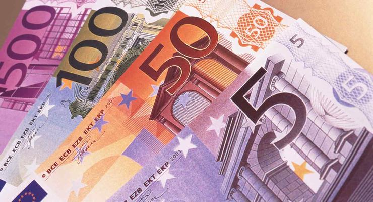 На "черном" рынке евро опустился ниже 30 гривен