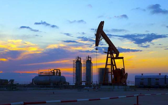 Нефть дорожает из-за военных действий в Ливии