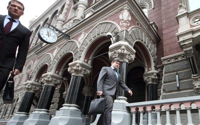 Нацбанк снизил курс гривны на 6 копеек