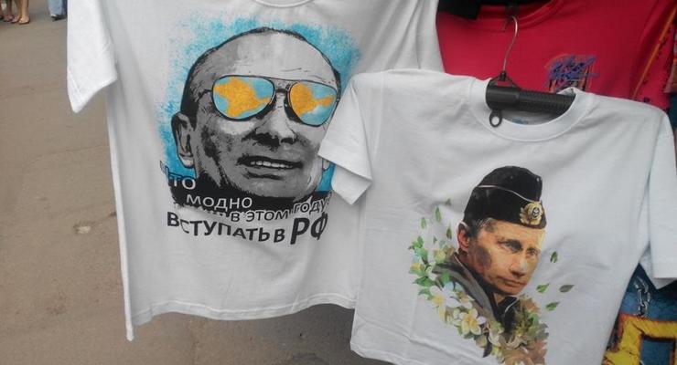 В России хотят переодеть политиков в отечественные костюмы
