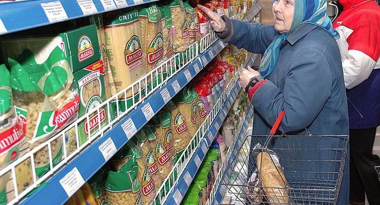 Почти половина россиян резко сократили покупки продуктов
