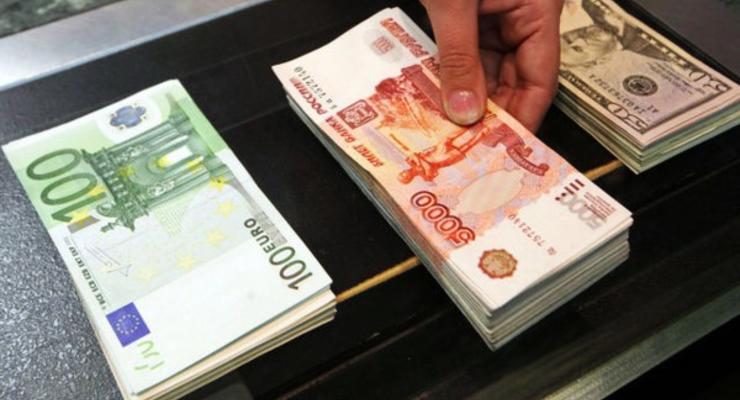 Курс валют на "черном" рынке: Нервный евро и ползучий рубль
