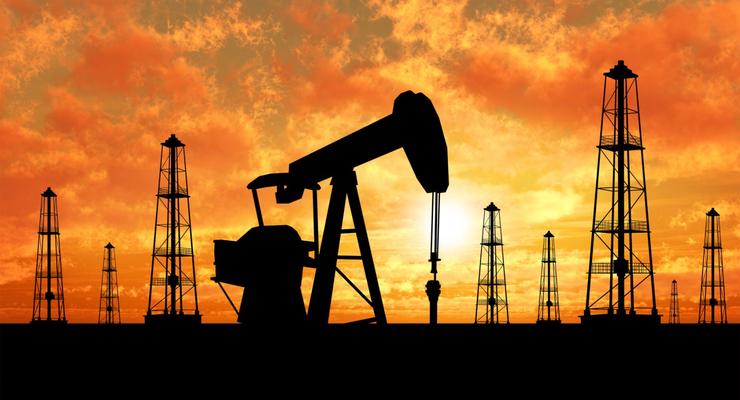 Нефть дешевеет на сохранении переизбытка на рынке