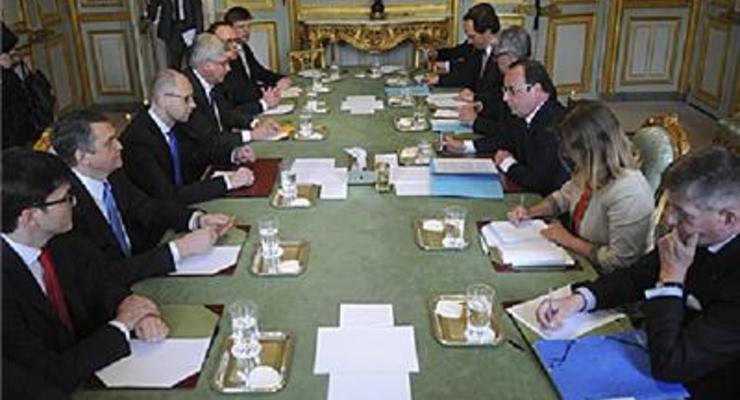 Яценюк и Олланд договорились провести саммит для Украины в Париже