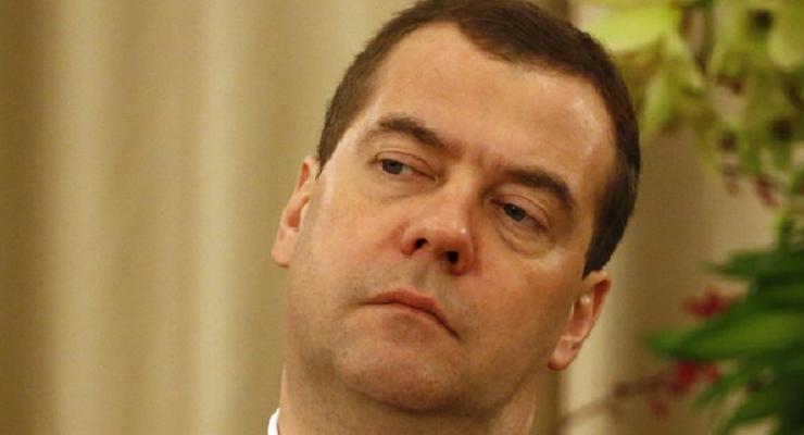 Медведев: Россия не будет реструктурировать долги Украины