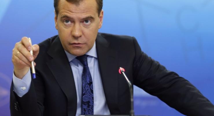 Медведев назвал кредит МВФ Украине "масштабным воровством"