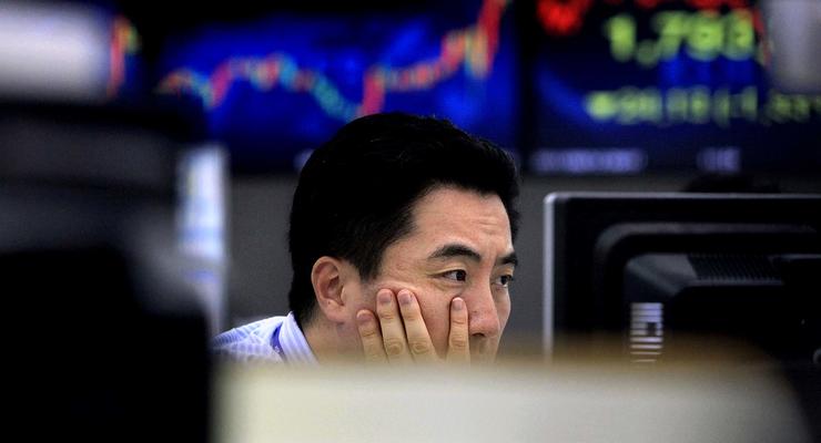 В Китае рекордно обвалился фондовый рынок