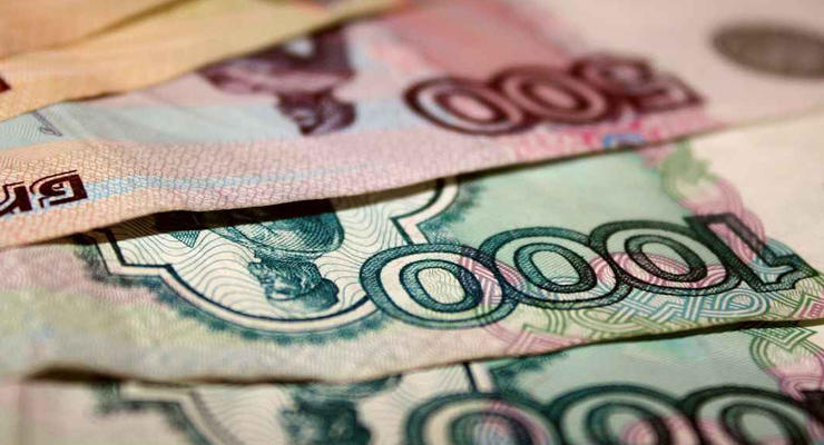 Падение рубля: курс доллара в России побил отметку в 60 рублей