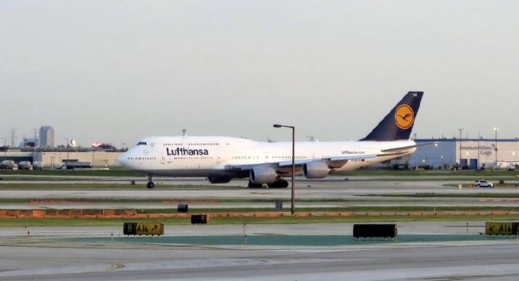 Немецкий авиаперевозчик Lufthansa сокращает рейсы в Россию