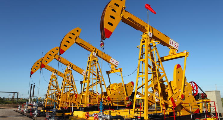 Нефть продолжает дешеветь из-за ее переизбытка на рынке