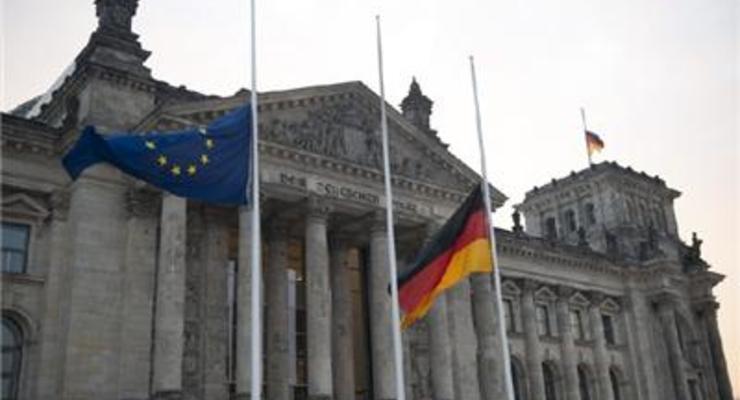 Германия одобрила третий пакет помощи Греции